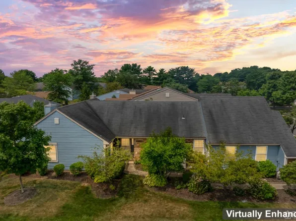 1 Molly Pitcher Ct, Monroe Township, NJ 08831