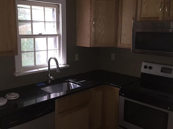 4th image of 822 W Beaver Ave House A