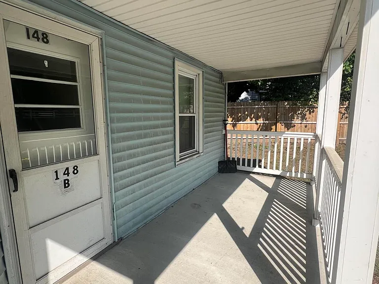 148 W Sylvania Ave #B — Photo 2
