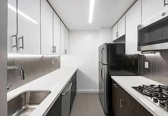2nd image of 184 Lexington Ave APT 3d