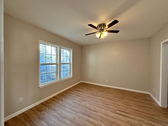 4th image of 215 SE 38th St APT B