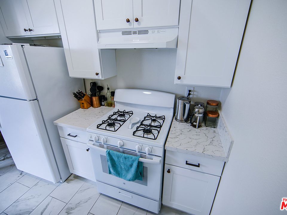 1st image of 1616 N Serrano Ave APT 109