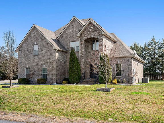 3rd image of 4424 Thoroughbred Ln