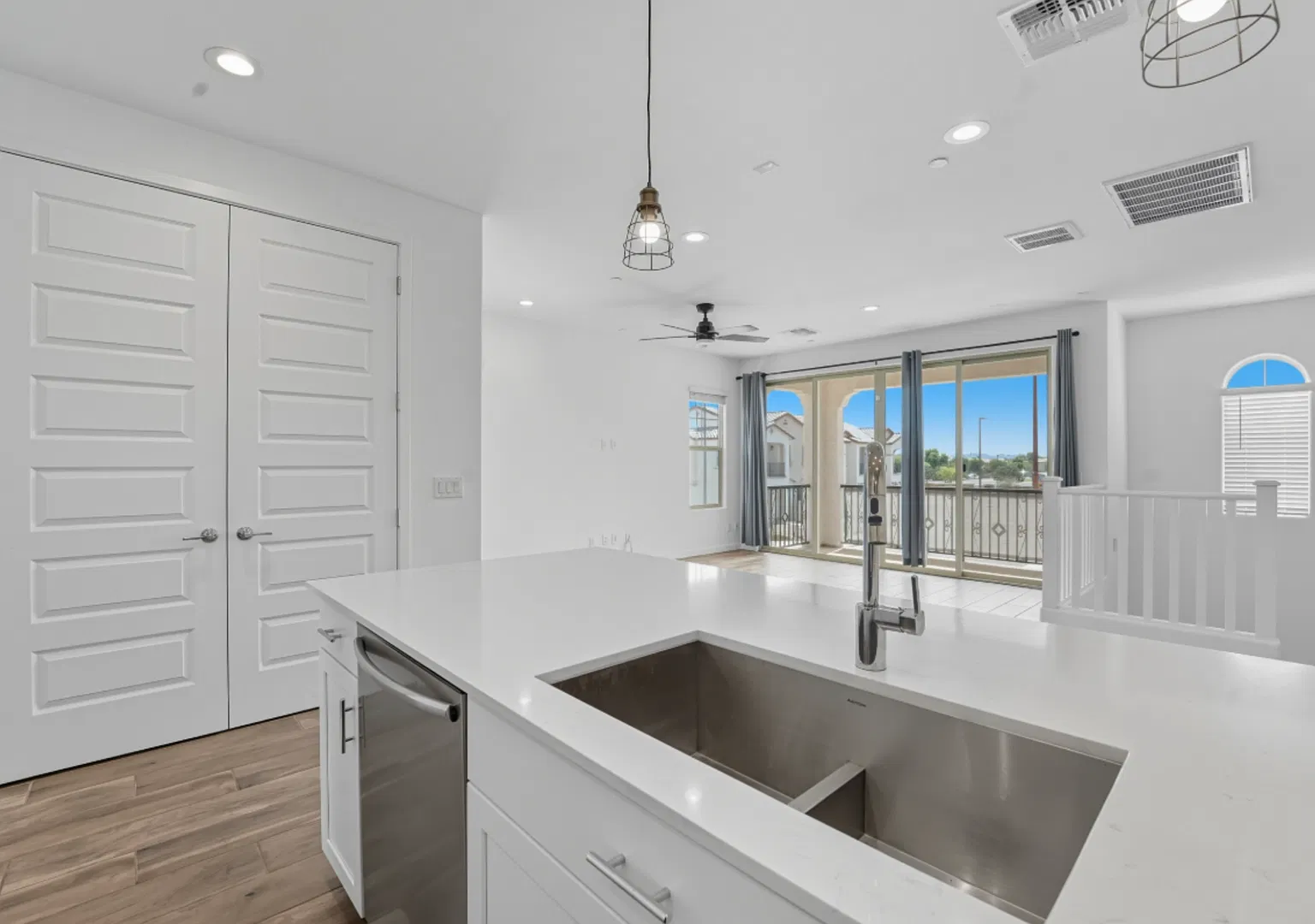 Like Brand New Luxurious Modern 3 Bedroom 2 Bath Townhome in Warner Meadow Rare Rental Opportunity! — Photo 2