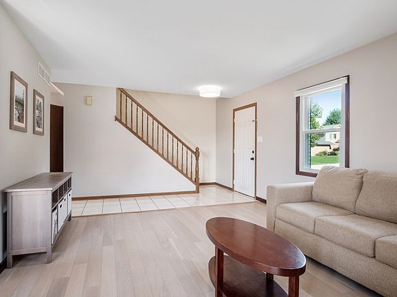 5th image of 1821 Eaton Dr