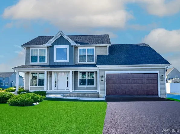 6218 Lakewood Ln, Lockport, NY 14094