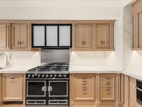 4th image of 27 E 79th St #9/10