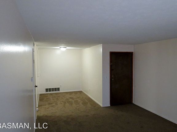 5th image of 2821 Emerson Ave APT 20