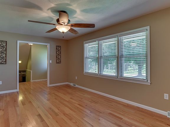 4th image of 200 Weatherstone Dr
