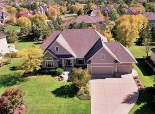 9041 Highview Ln, Woodbury, MN 55125
