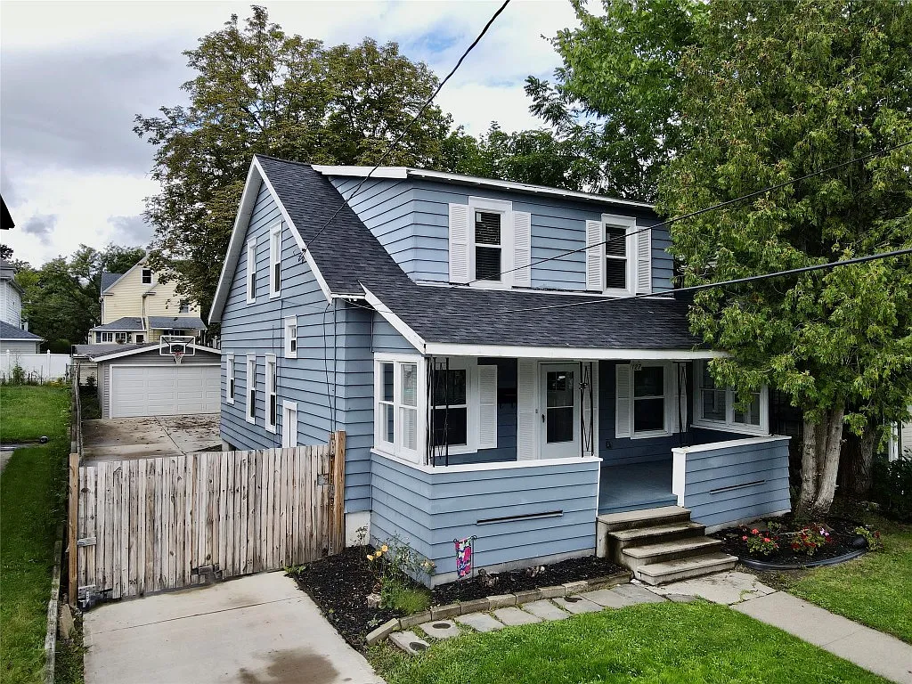 127 Helen St photo 1