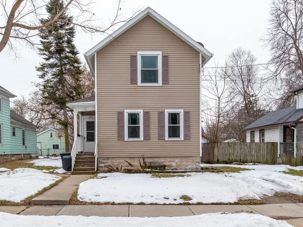 825 Otter Ave, Oshkosh, WI 54901