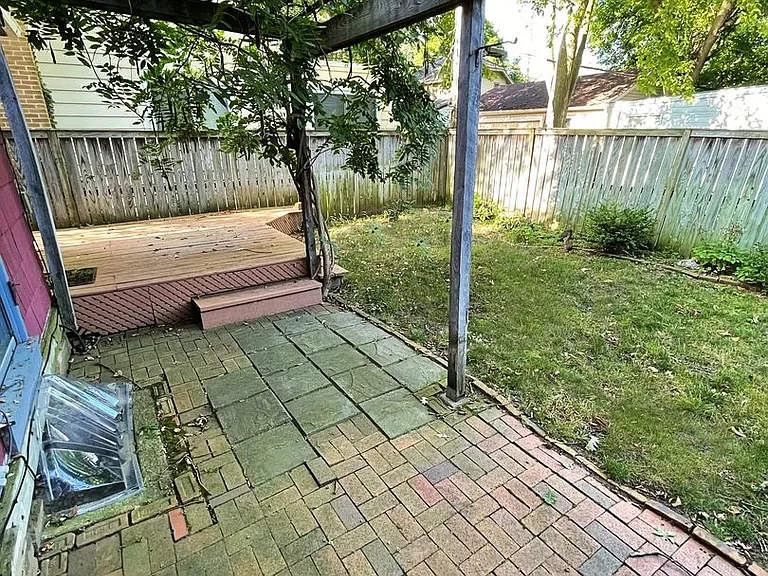 1404 E Park Pl — Photo 24