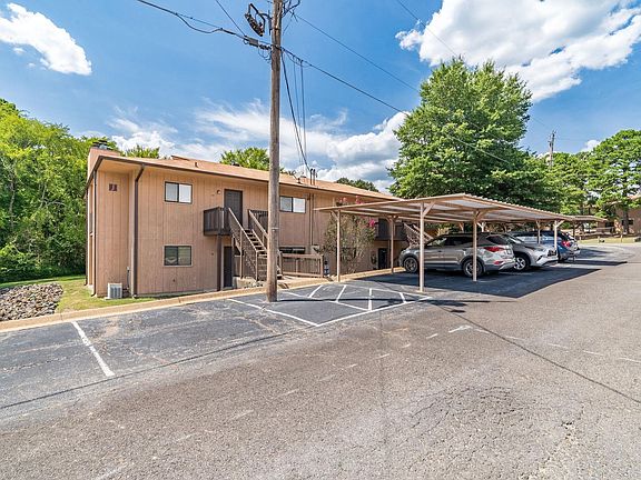 3rd image of 1100 Woodlawn Ave
