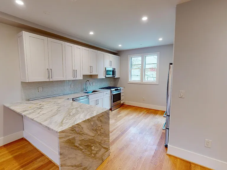 643 Lamont St NW #B — Photo 1