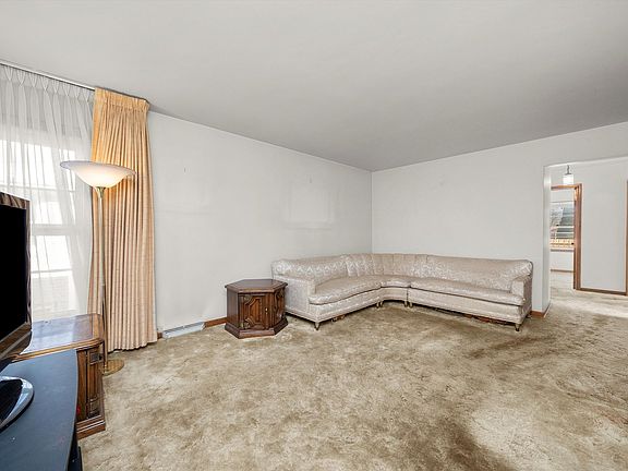 4th image of 2439 Ernst St