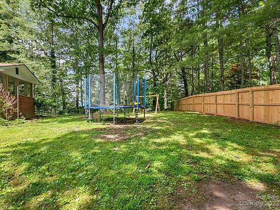 4th image of 100 Brightwater Heights Dr
