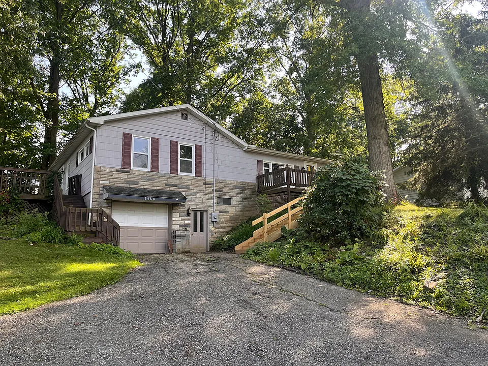 1480 Meadowbrook Blvd