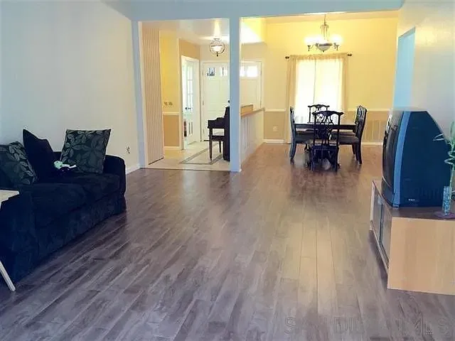 4 bed, 2.0 bath, 2120 sqft, $4,990 — Photo 4