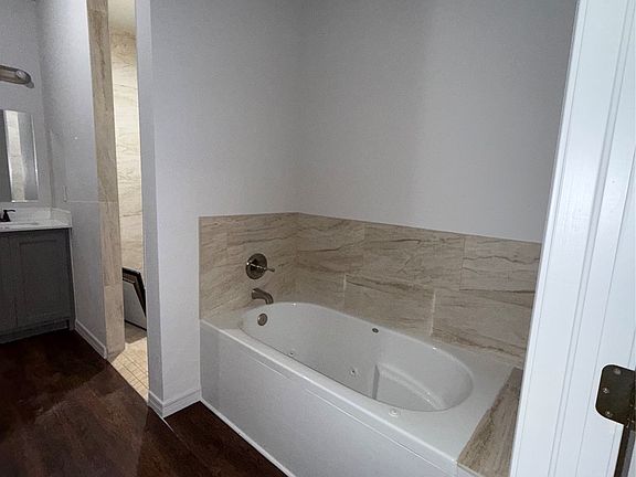 4th image of 1342 N Waco Ave