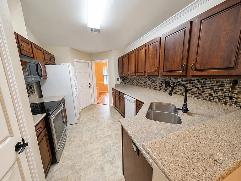 1285 Cordova Cir — Photo 9