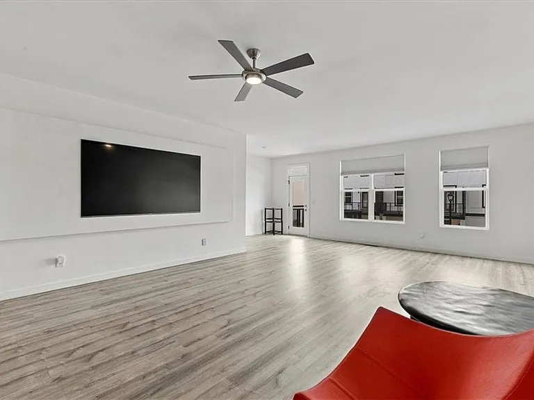 1077 Glen Opal Dr — Photo 15