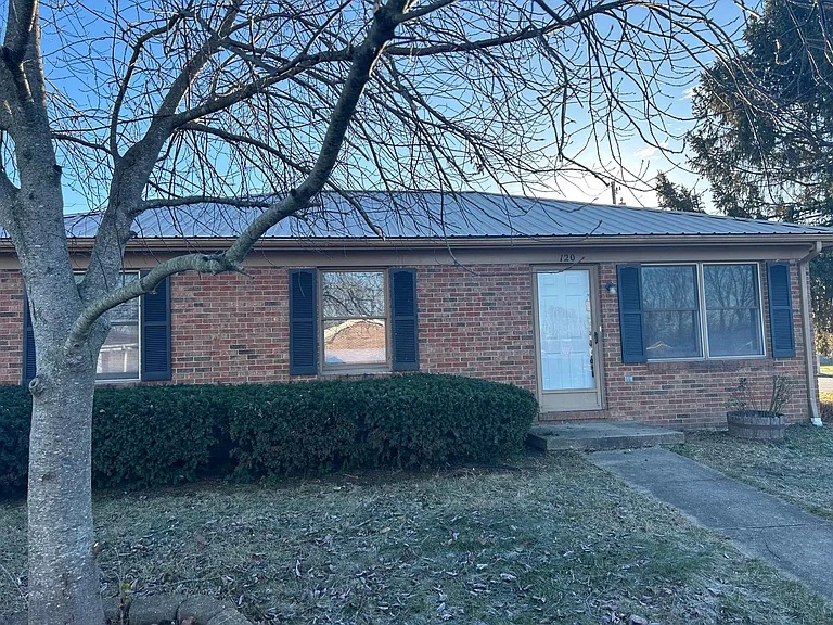 120 Arrowhead Rd — Photo 1