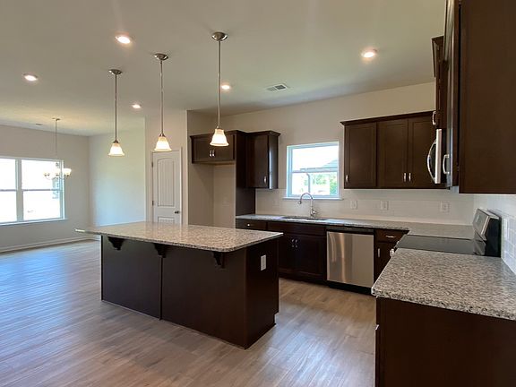 3rd image of 400 Sycamore Dr