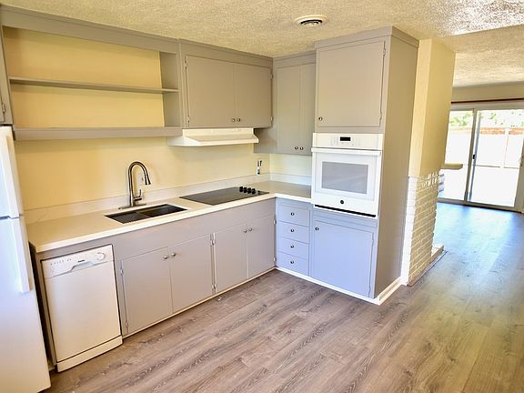 4th image of 216 Miller Ave #12