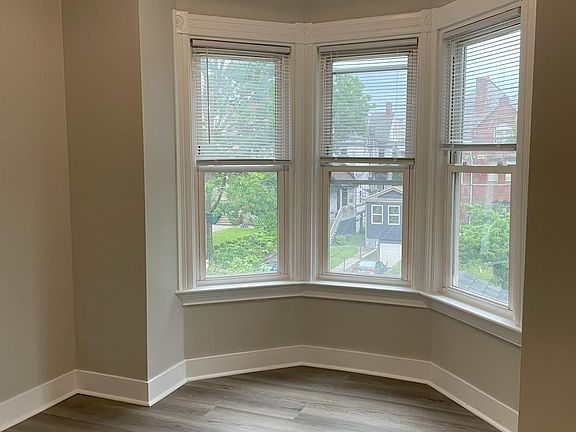 4th image of 2215 Park Ave #2B