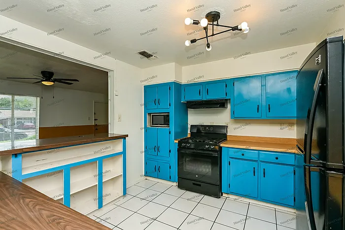 1316 Terminal Rd — Photo 5