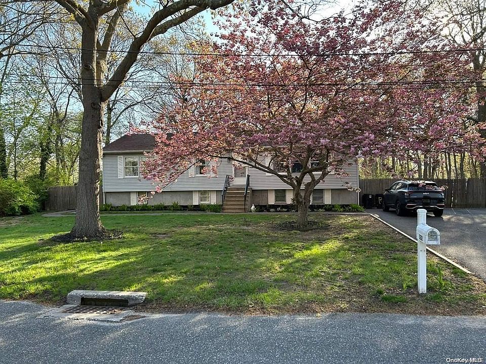 1st image of 122 Pinelawn Avenue