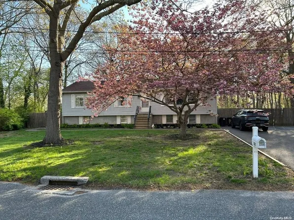 122 Pinelawn Avenue, Shirley, NY 11967