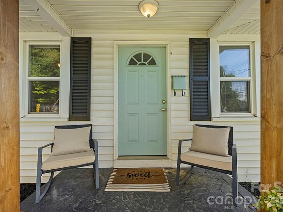 5th image of 300 Harris St