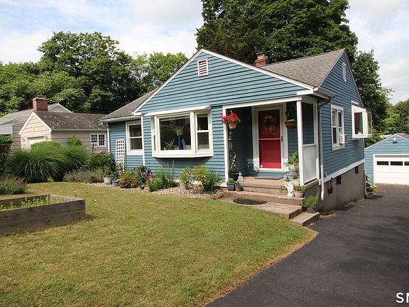 2nd image of 33 Ridgefield St