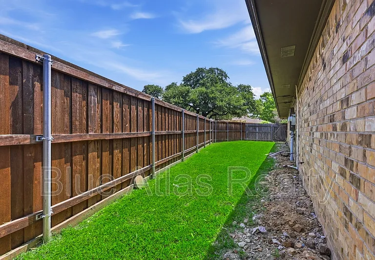 4856 Starcrest Ct — Photo 35