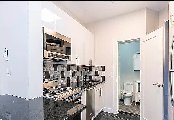 2nd image of 838 Flatbush Ave #2B