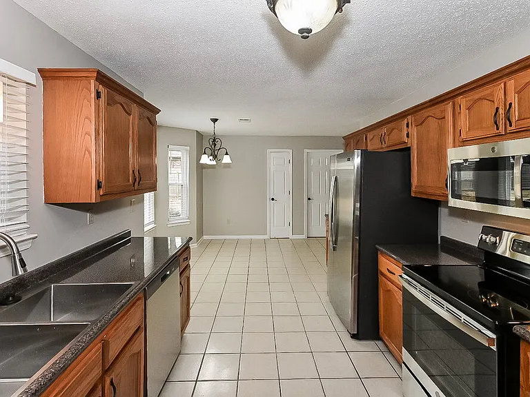 2780 White Oak Dr — Photo 8