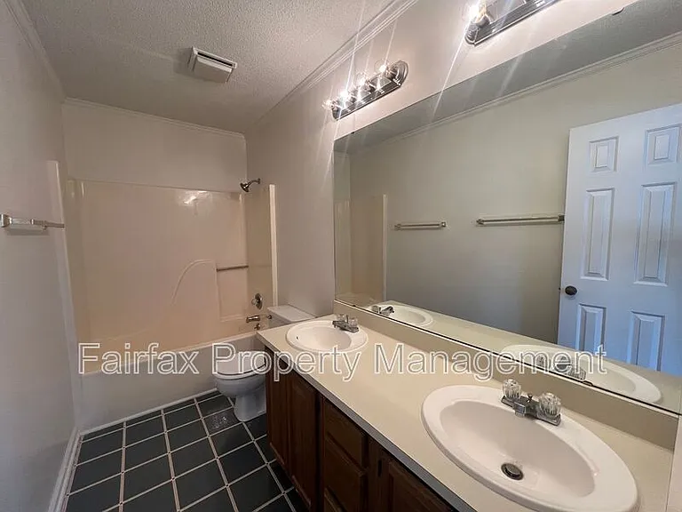 112 Greenmont Ln — Photo 20