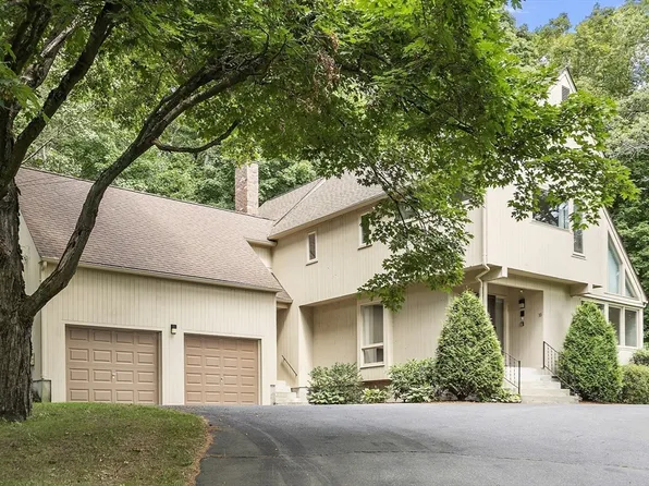 33 Valley Rd, Southborough, MA 01772