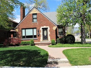 195 Catalpa Dr, Birmingham, MI 48009