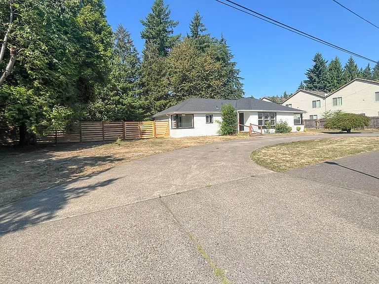 315 NE 148th Ave — Photo 3