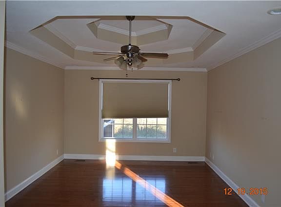 3rd image of 994 Willow Cir