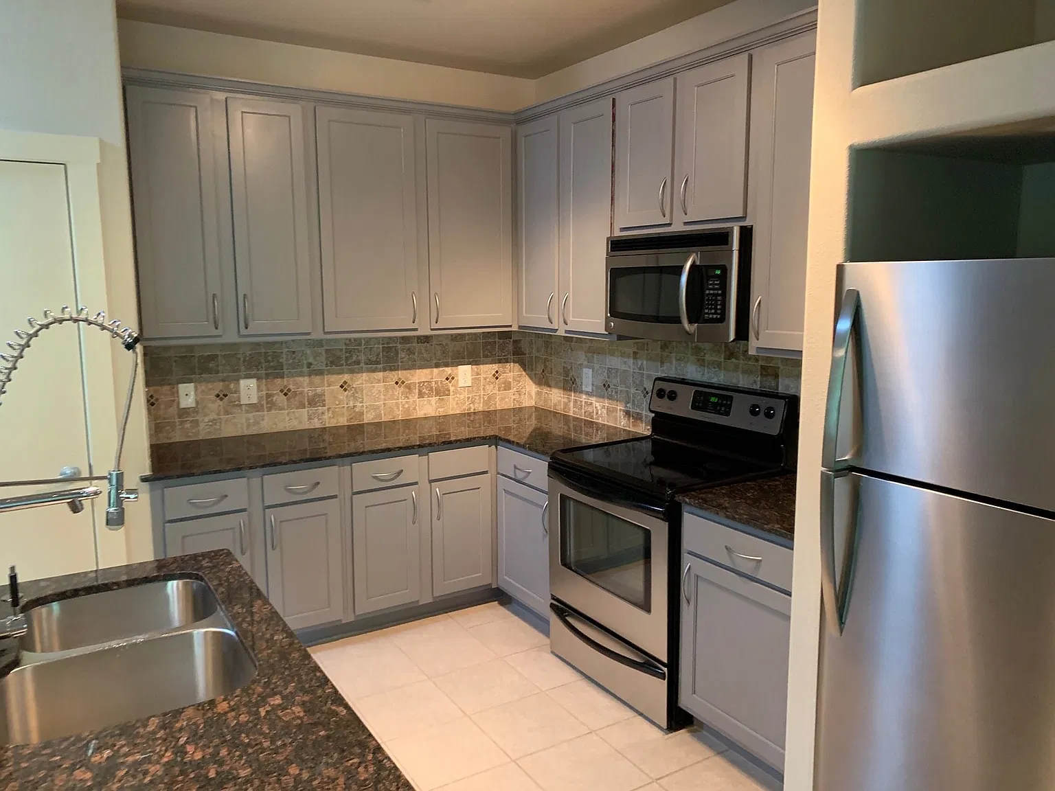 2 bed, 2.0 bath, 1153 sqft, $2,395 — Photo 2