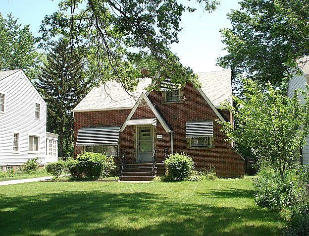 1st image of 2047 E 226th St