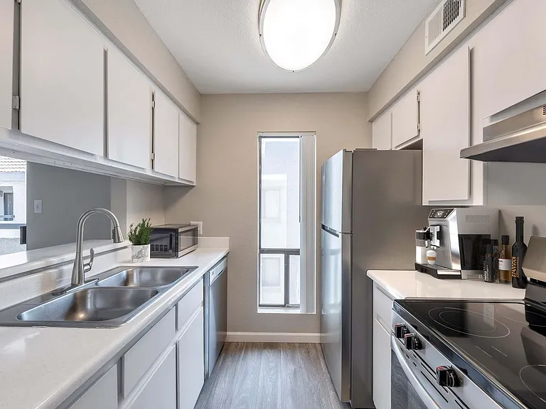 Hidden Cove Apartments — Photo 43