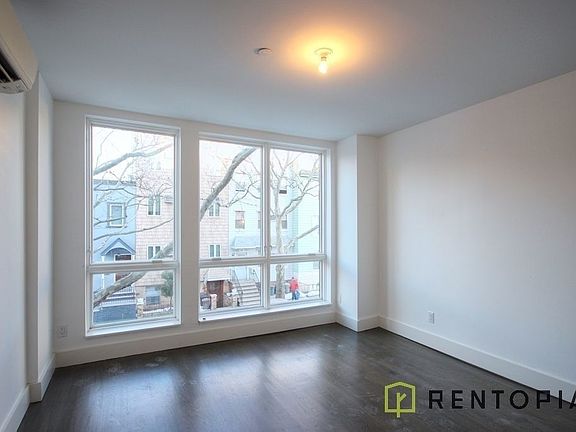 4th image of 273 Leonard St #2F