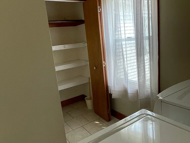 Laundry room storage