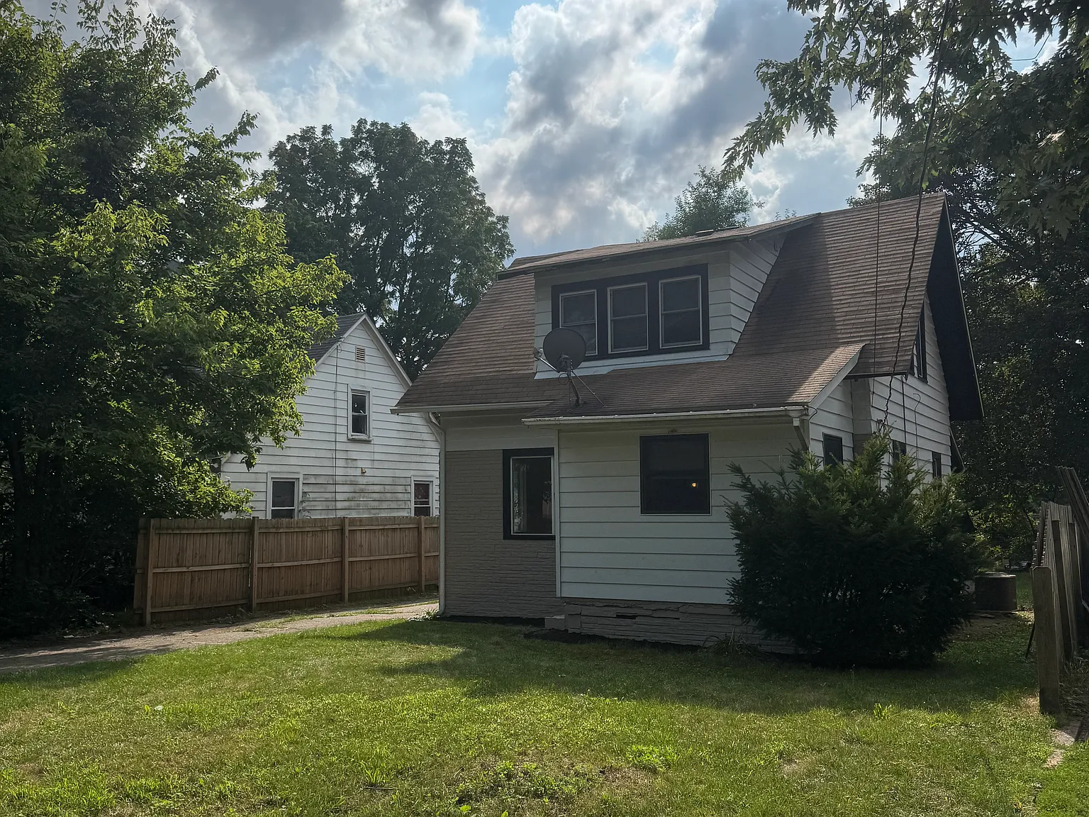 1227 Baker Dr — Photo 4