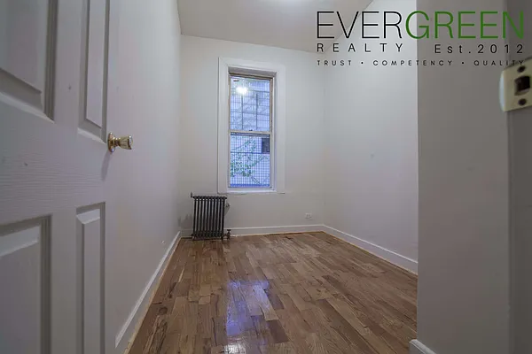 Rented by Evergreen Apartments BK | media 5